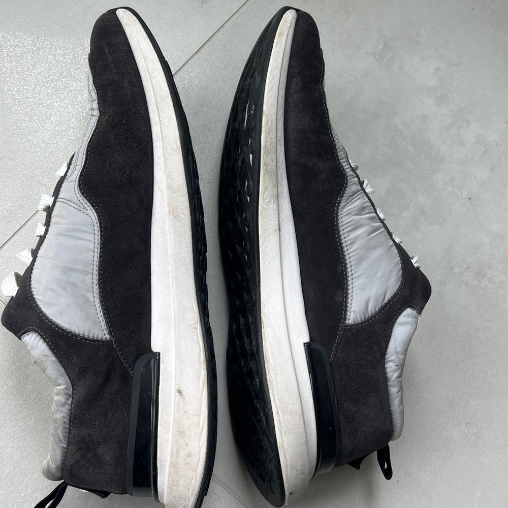 CHANEL Black and Gray Men's CC Logo Low-Top Sneakers - Picture 7 of 12